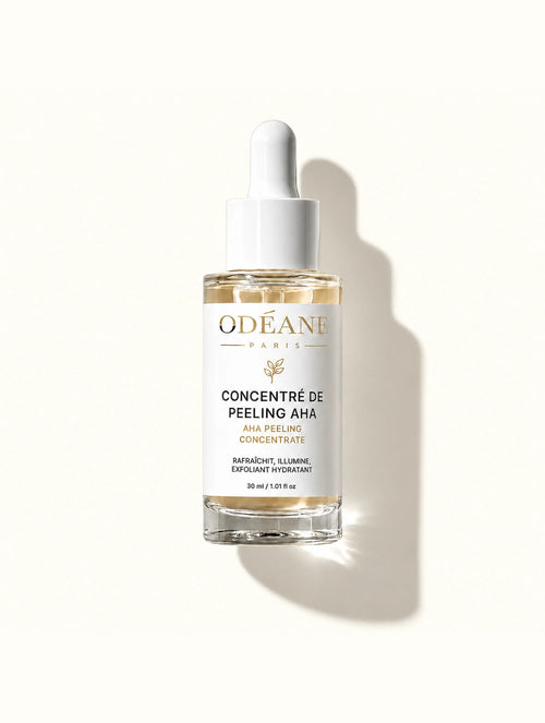Flacon compte-gouttes de Concentré Peeling AHA ODÉANE sur fond clair.