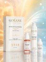 Coffret Anti-Âge ODÉANE et ses trois soins aux peptides sur une surface réfléchissante et un fond bleu et doré lumineux.